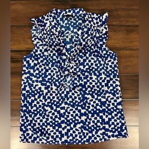 GAP Blue & White Pattern Sleeveless V-Neck Ruffled Front Blouse - Size M